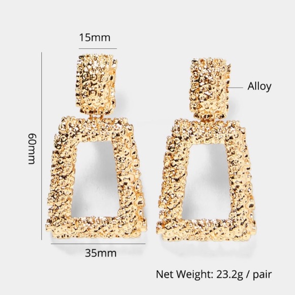 🆕 Gold Statement Earrings - Picture 2 of 4